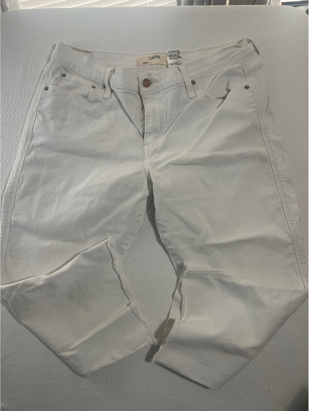 Levi's White Capri Jeans Size 14 - Picture 4 of 6